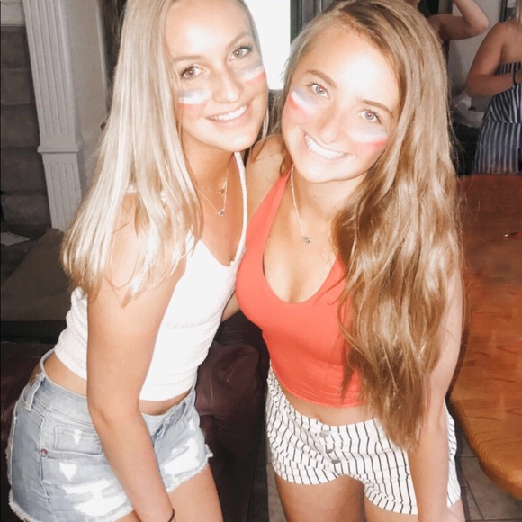 Meet your Posher, Brooklyn - Picture 7 of 8